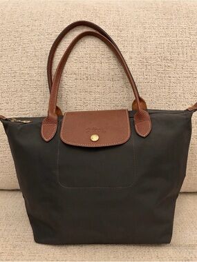 OFFERS WELCOME - Long Handle Gray Longchamp Le Pliage Shoulder Bag